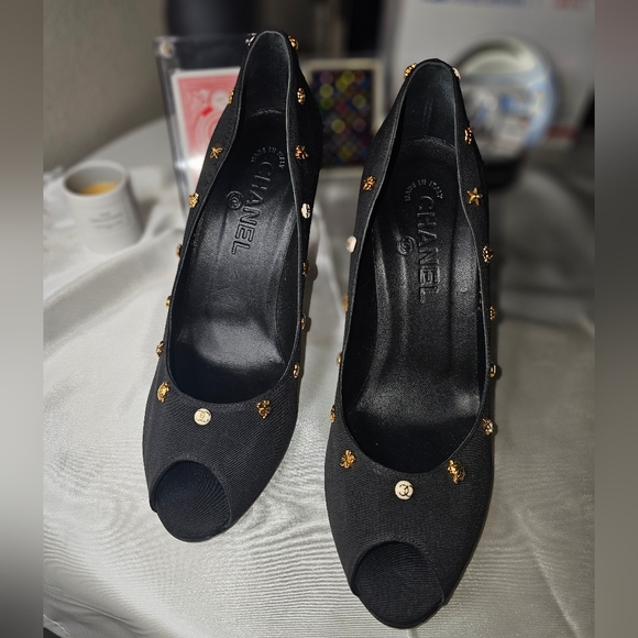 RARE Chanel Lucky Charms Heels! 38.5 - Picture 13 of 16